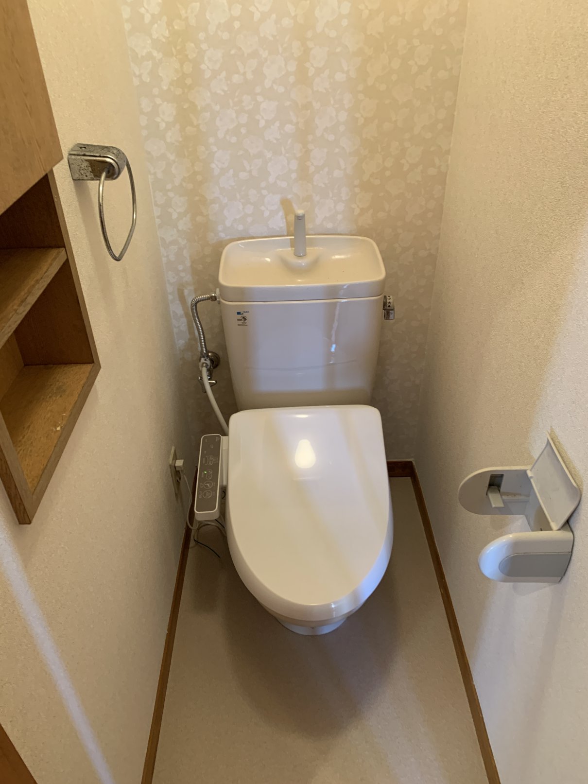 トイレ　温水洗浄便座付トイレ