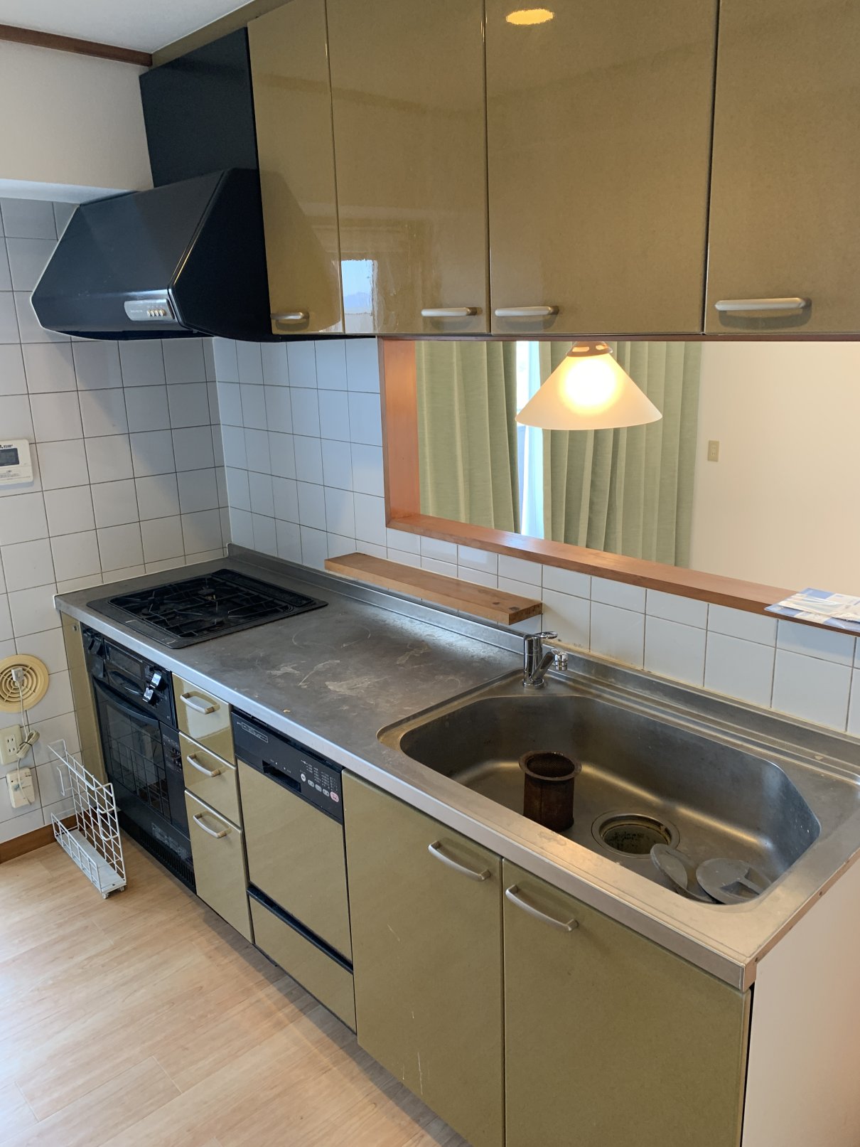 キッチン　3口コンロ付のシステムキッチン