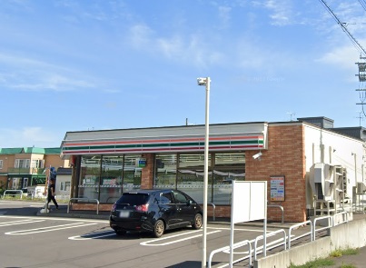 コンビニ　セブン－イレブン札幌新川インター店（コンビニ）まで350m