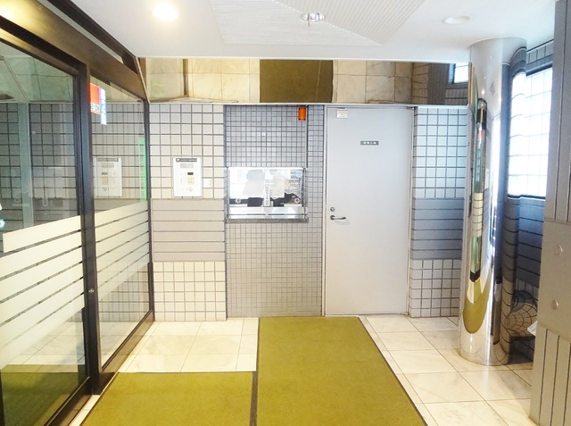 ロビー　オートロック