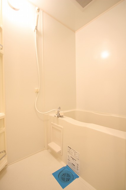バス・シャワールーム　同物件別号室の写真です。