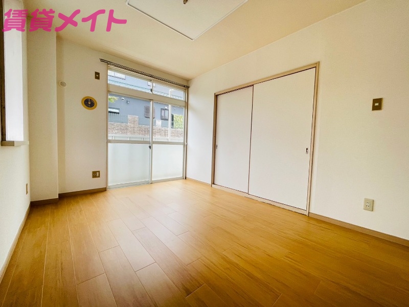 居室・リビング　反転タイプ参考写真