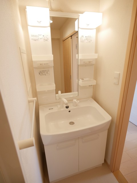 洗面設備　★大きなボウルが特徴の洗面台★