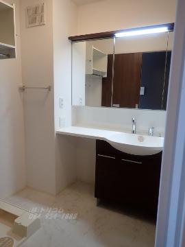 洗面設備　カウンター付洗髪洗面化粧台