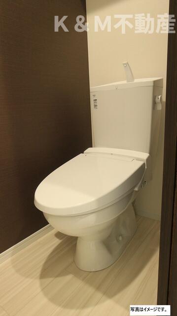 トイレ　落ち着いた色調のトイレです