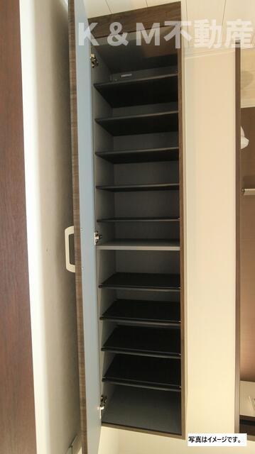 玄関　収納もある玄関です