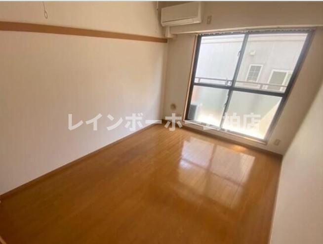 居室・リビング　こちらのリビングで趣味の時間をお楽しみください