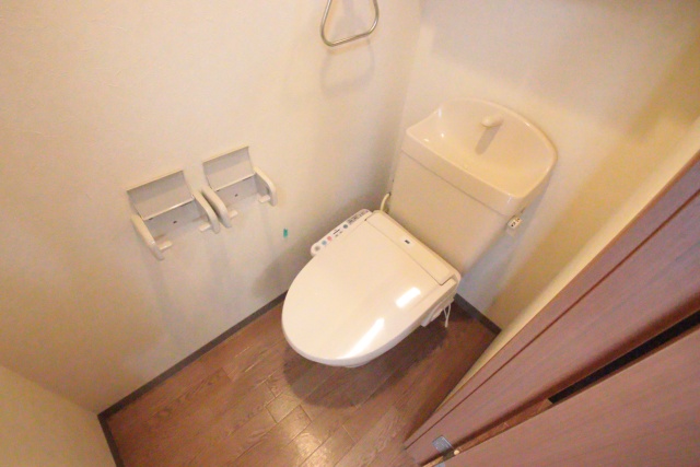 トイレ　※別室の参考写真の為、現況優先です。