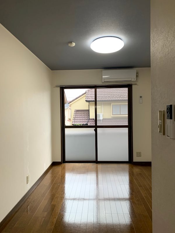 居室・リビング　205号室撮影の際の写真を使用しております。