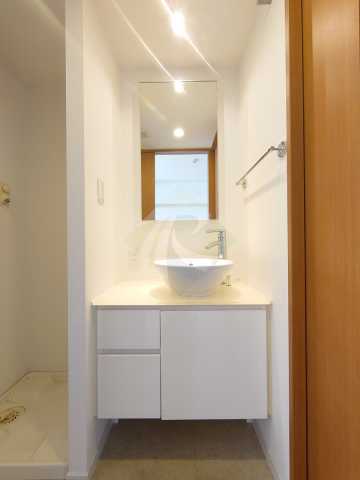 洗面設備　別部屋写真。参考までに