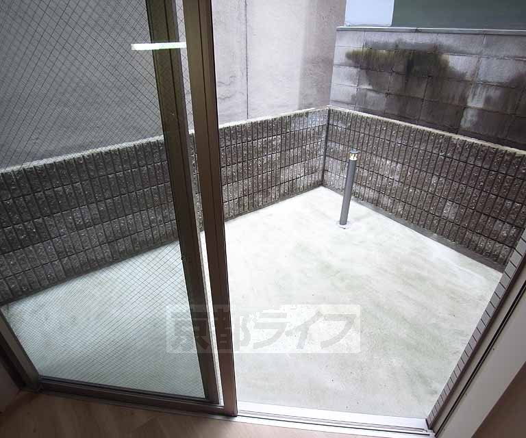 バルコニー　少し広めのバルコニーです