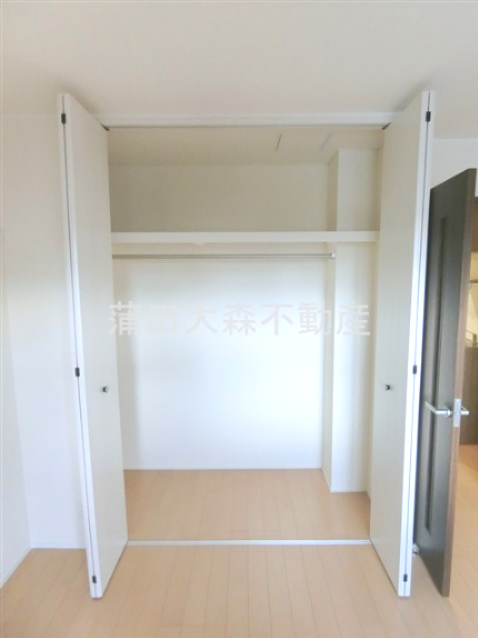 収納　大型収納！ウォークインクローゼットのように大きいです。