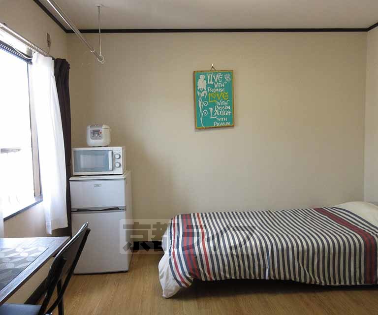 居室・リビング　明るい洋室です