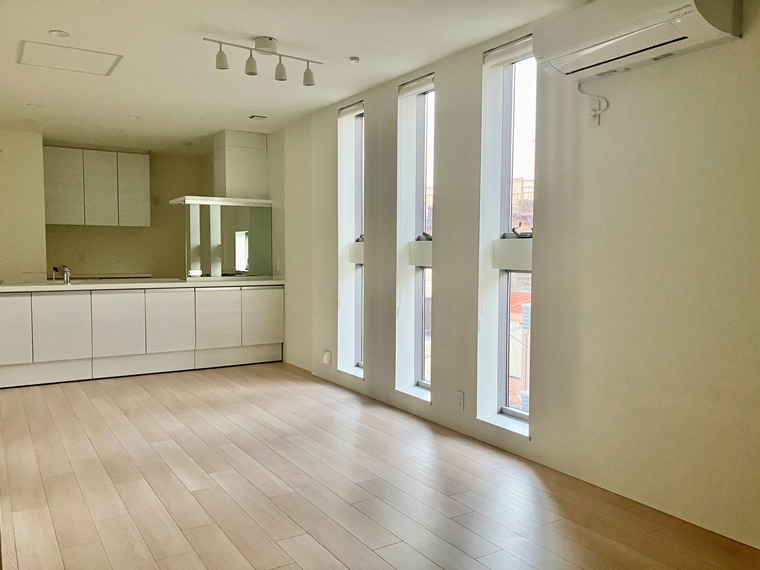 居室・リビング　こちらのリビングで趣味の時間をお楽しみください