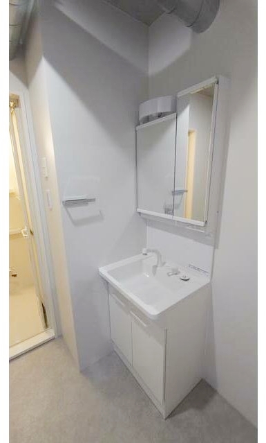 洗面設備　身支度に便利な洗面台です♪