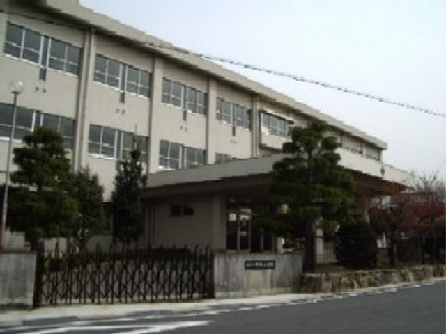 小学校　栗東市立金勝小学校（小学校）まで368m