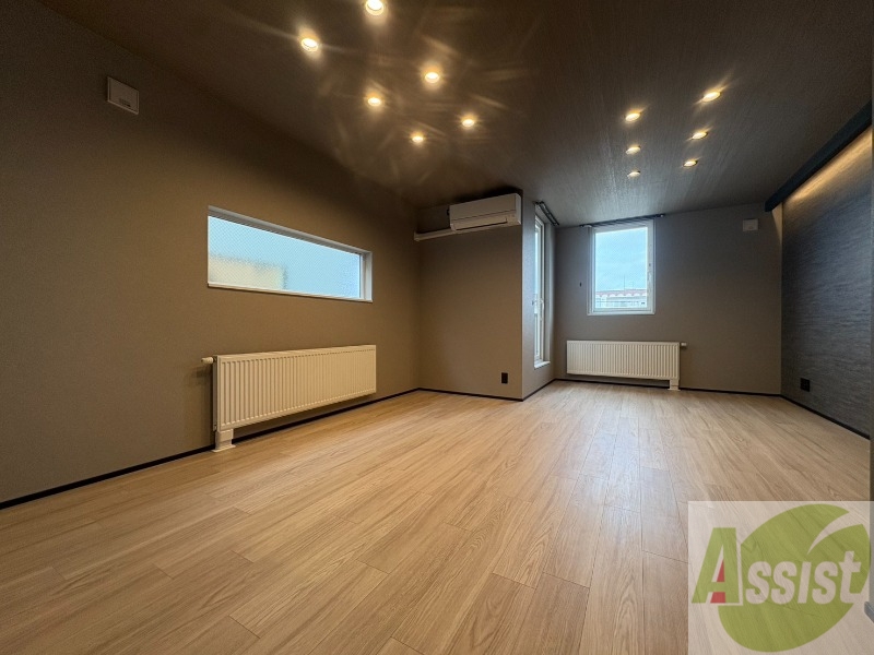 居室・リビング　エアコン付きで快適なリビングになっております！