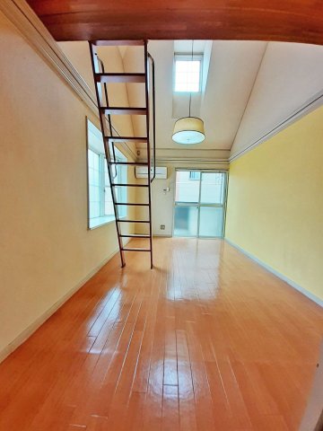 居室・リビング　ゆったり過ごせる居間です