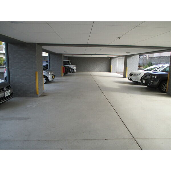 駐車場　ノースリバーIII