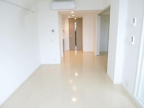 居室・リビング　※別部屋の参考写真です。