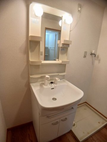 洗面設備　スペースが確保できる洗面所です