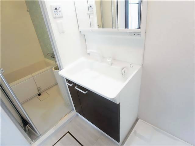 洗面設備　洗面スペースです。蛇口が伸びるタイプです。