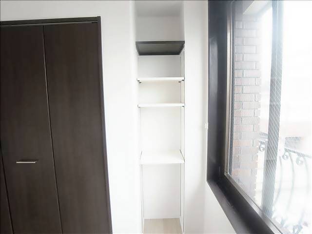 収納　洋間にはマダムスペースもあります。