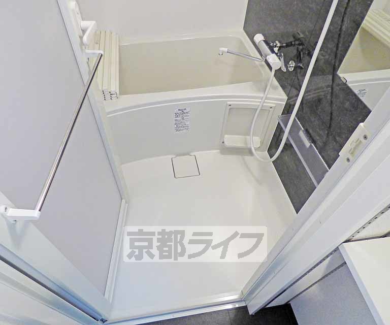 バス・シャワールーム　広々とした浴室です。