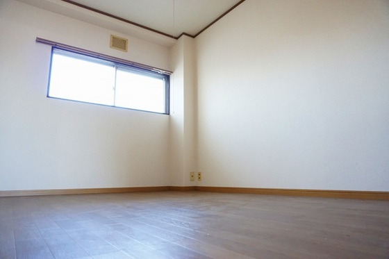 居室・リビング　※別号室の写真です。