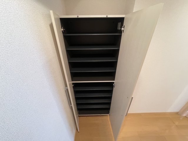 玄関　同物件別部屋写真