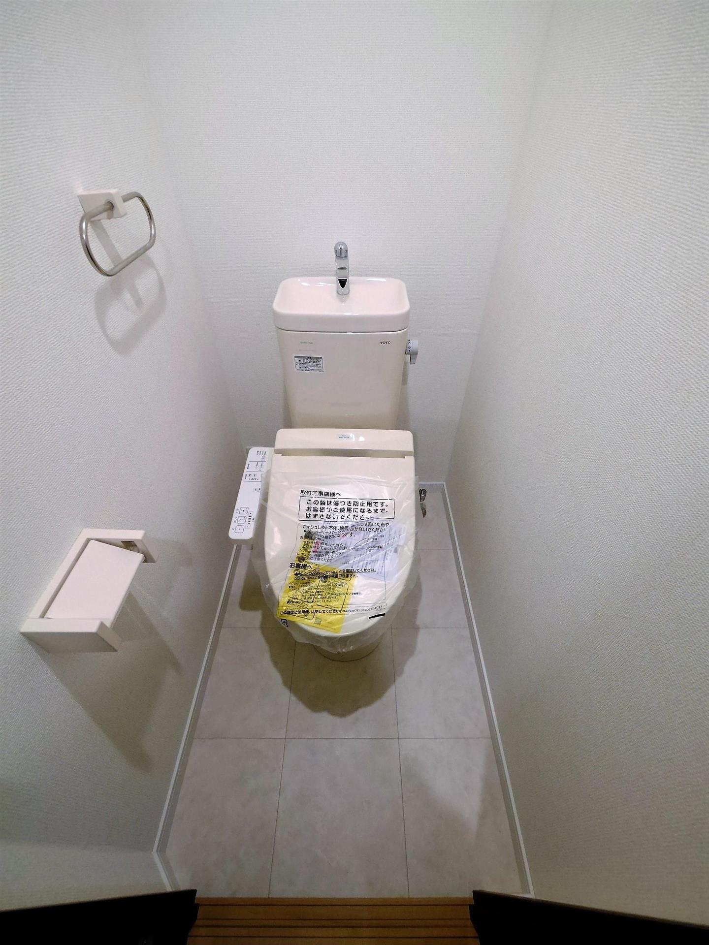 トイレ　※2号タイプの写真。号室によって間取りが異なります