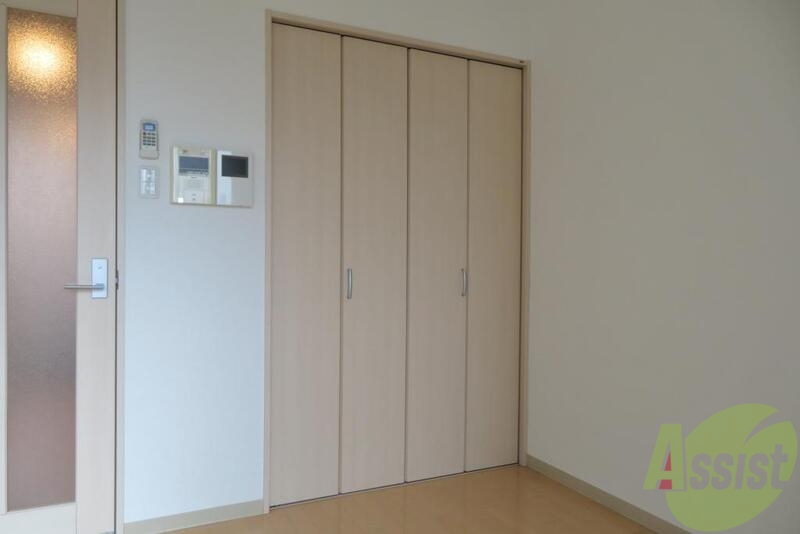 収納　収納は綺麗な扉ですね～。ピカピカで嬉しいです。