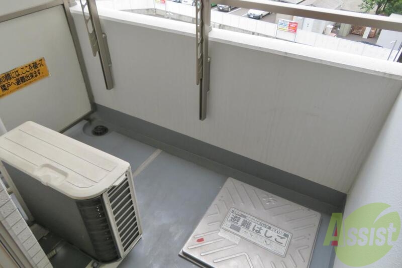 バルコニー　バルコニーは少し小さめですが、洗濯物もしっかり干せます。