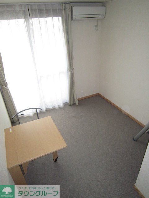 その他部屋・スペース　玄関側から撮影