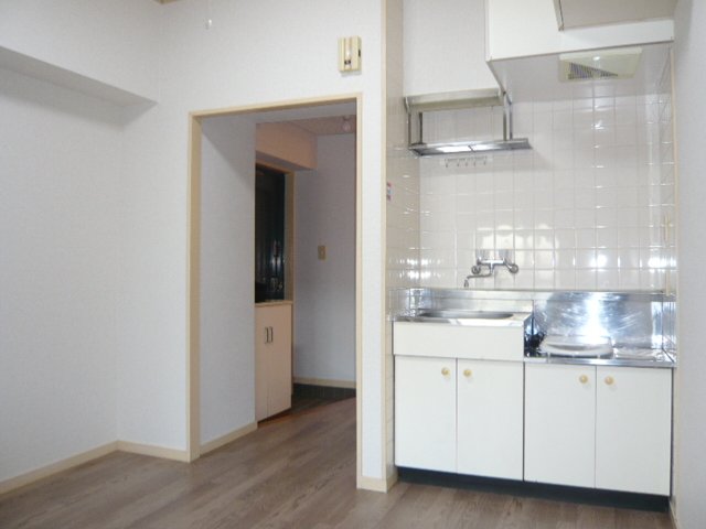 キッチン　コンパクトなキッチンで掃除もラクラク