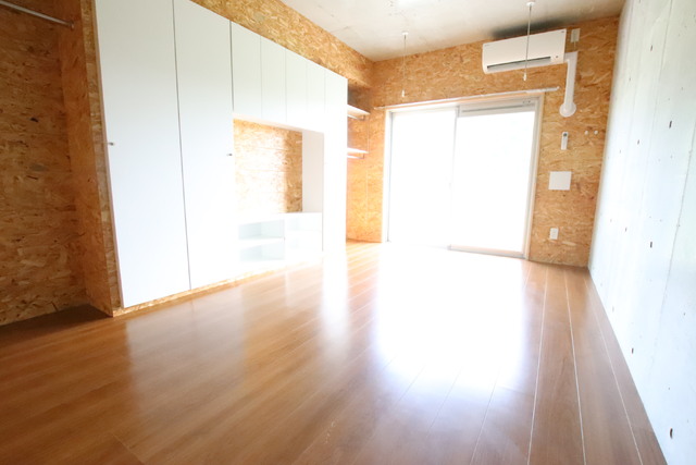 居室・リビング　※別室参考写真。