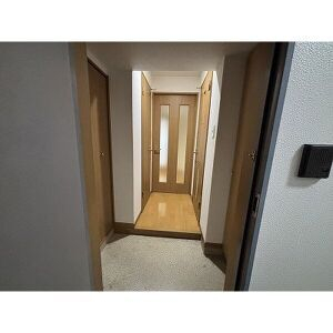 玄関　※別部屋の参考写真となります※現況優先※