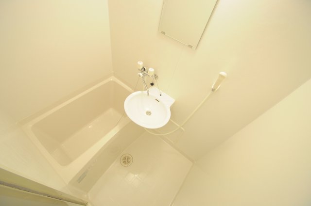 バス・シャワールーム　実際のお部屋と異なる場合がございます。