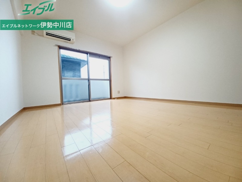 居室・リビング　同型参考写真