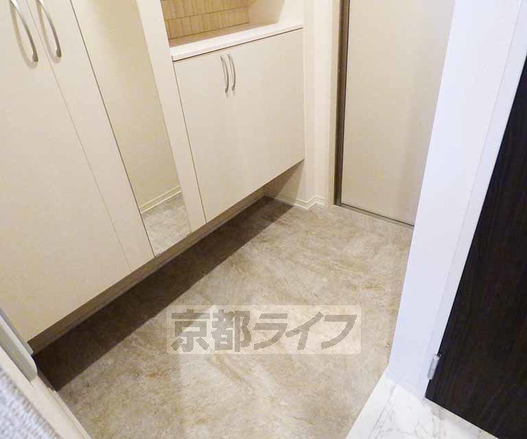 玄関　広々とした玄関です。