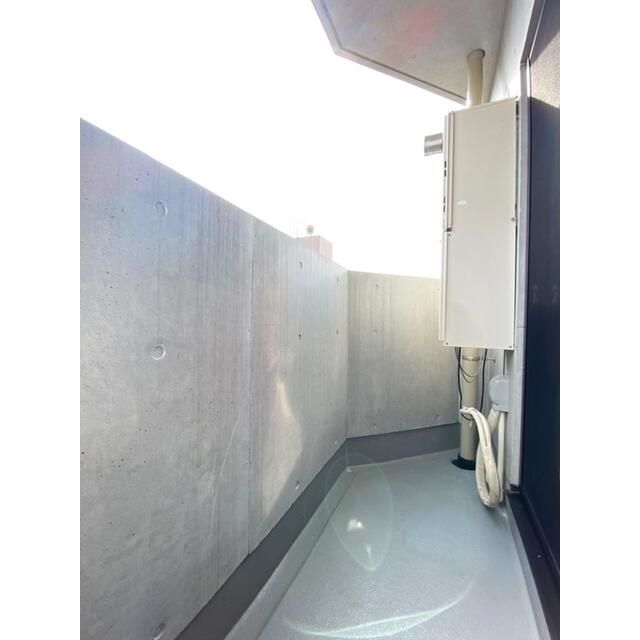 バルコニー　暖かな日差しのふりそそぐバルコニー