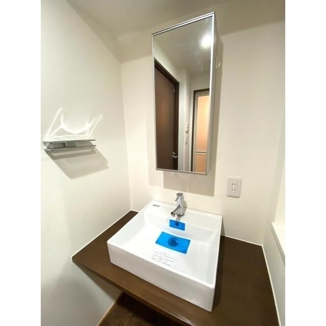 洗面設備　ゆったりとスペースのある洗面所