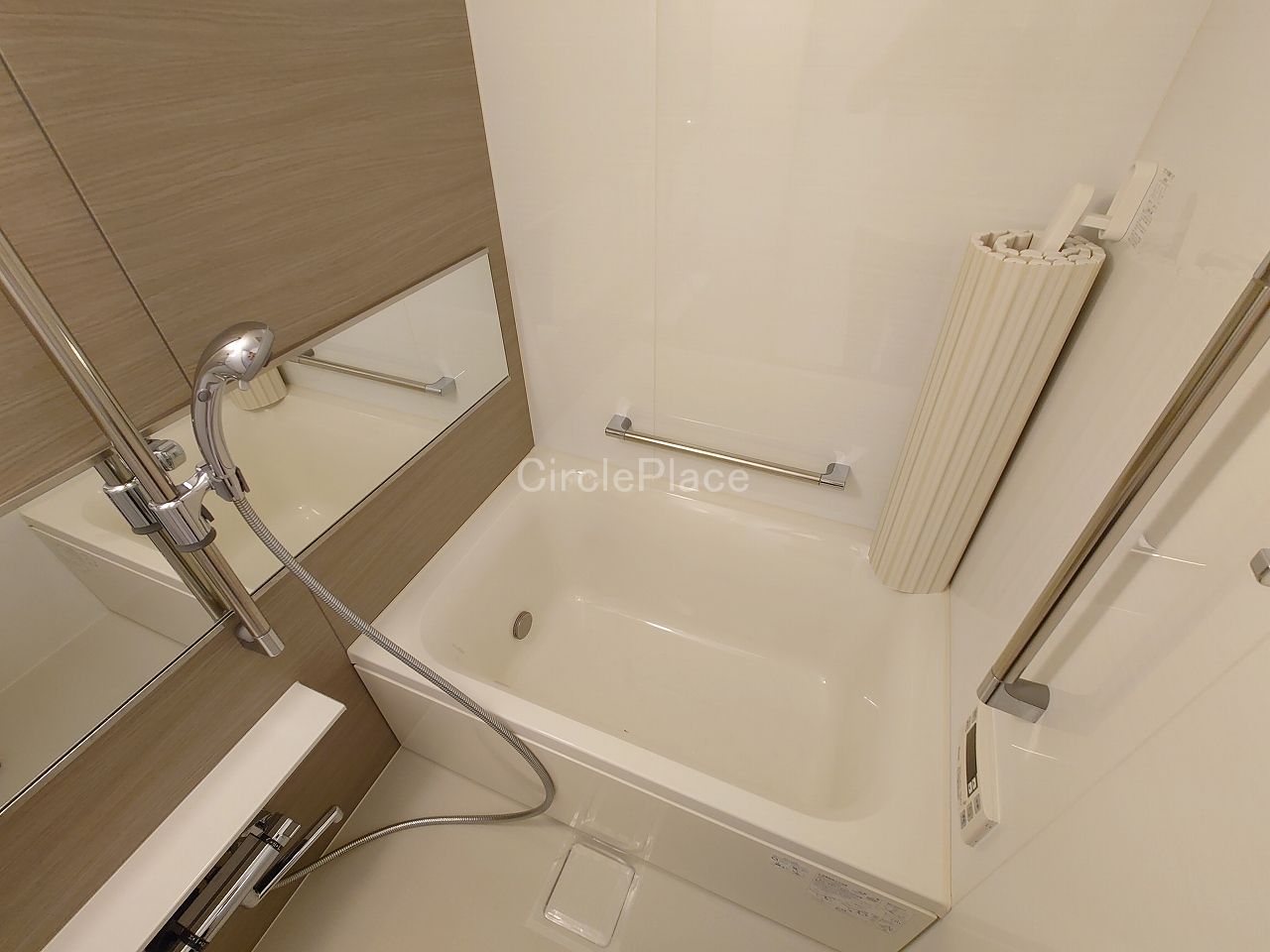 バス・シャワールーム　追い焚き機能付きバスルーム