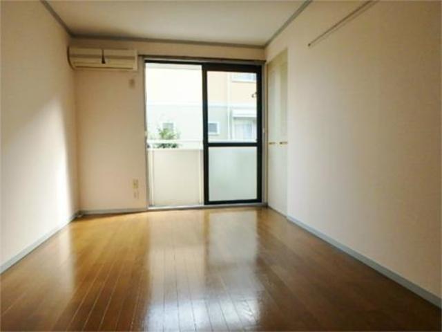 居室・リビング　６帖の洋室です