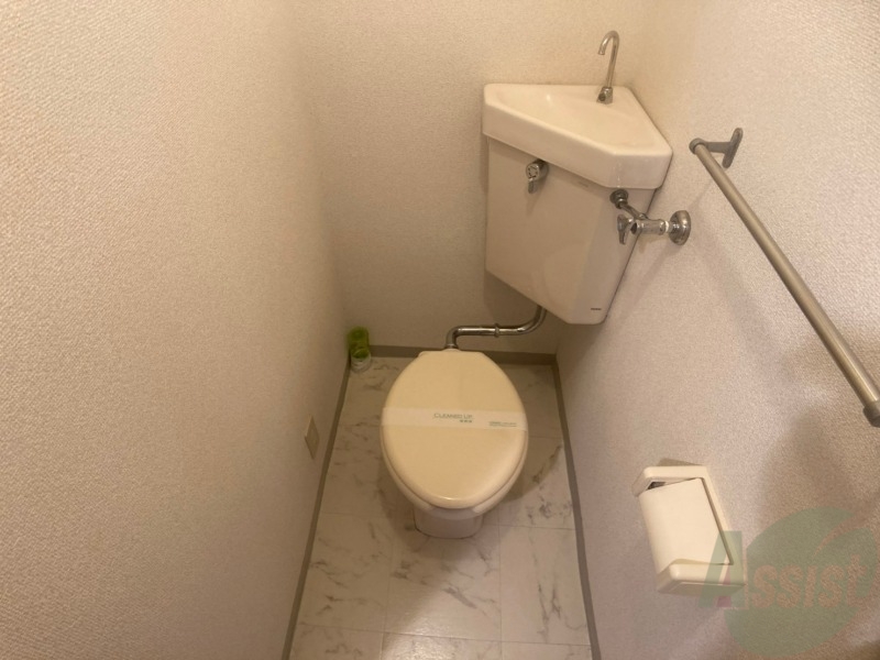 トイレ　こちらはトイレです。清潔感があり、安心して使用できます。