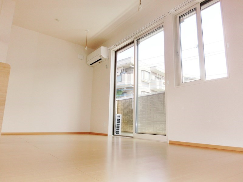 居室・リビング　反転写真