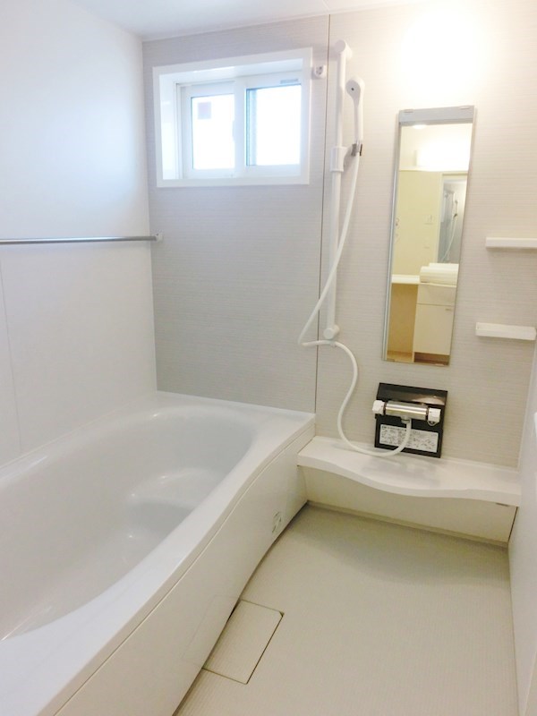 バス・シャワールーム　反転写真