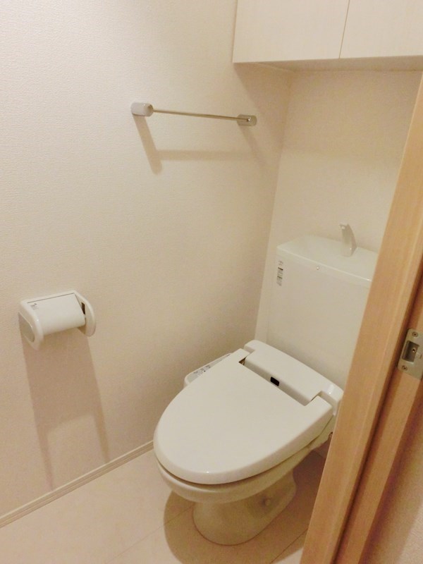 トイレ　反転写真