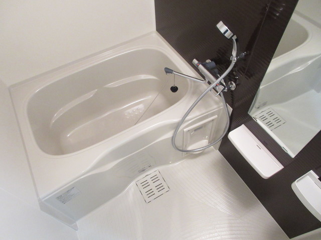 バス・シャワールーム　浴室乾燥機などの設備が充実したバスルーム