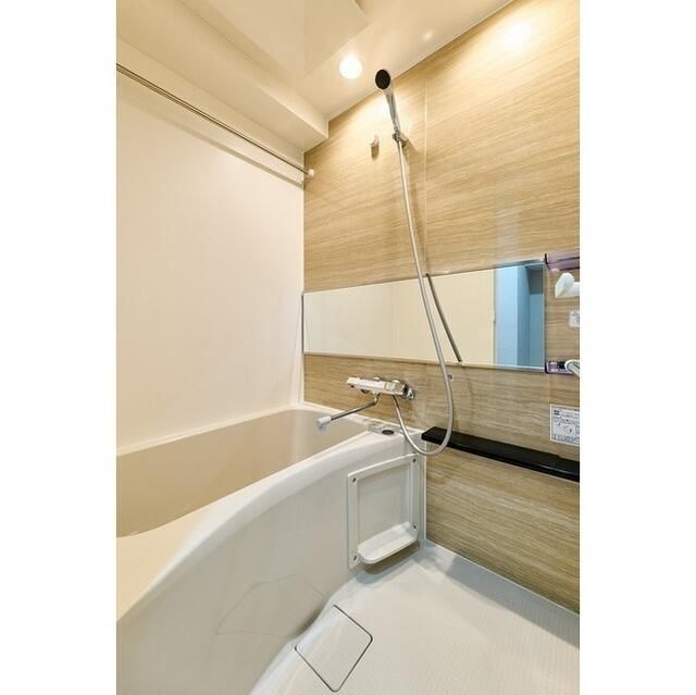 バス・シャワールーム　落ち着いた空間のお風呂です